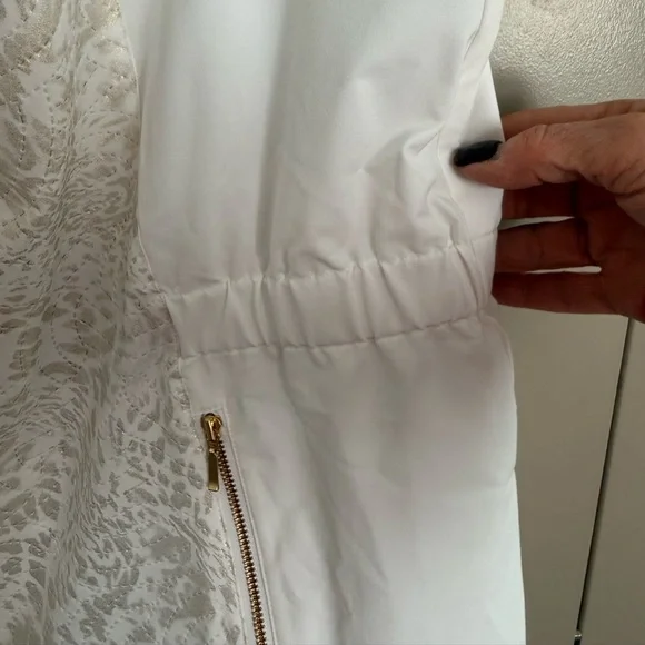 Chicos Zenergy white & metallic gold pattern golf vest lightweight sz 2 (12-14) - Picture 4 of 10